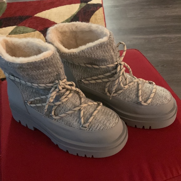 Warm cozy boots - Picture 2 of 4